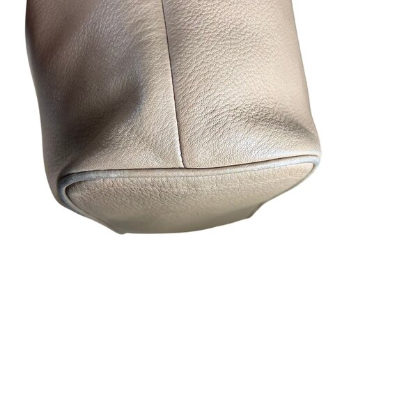 Michael Kors Jules Large Drawstring Bucket Bag in Tan Caramel Pebbled Leather - Picture 8 of 12